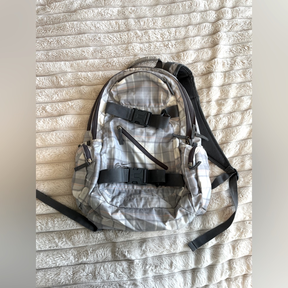 Nike 6.0 Deuce Backpack - Cool Grey / Dark Grey - Picture 3 of 13